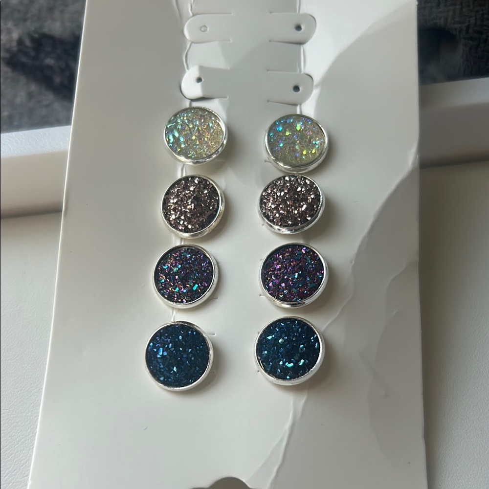 Set of Sparkling Stud Earrings